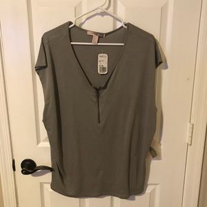NWT- Sleeveless woman’s grey tee